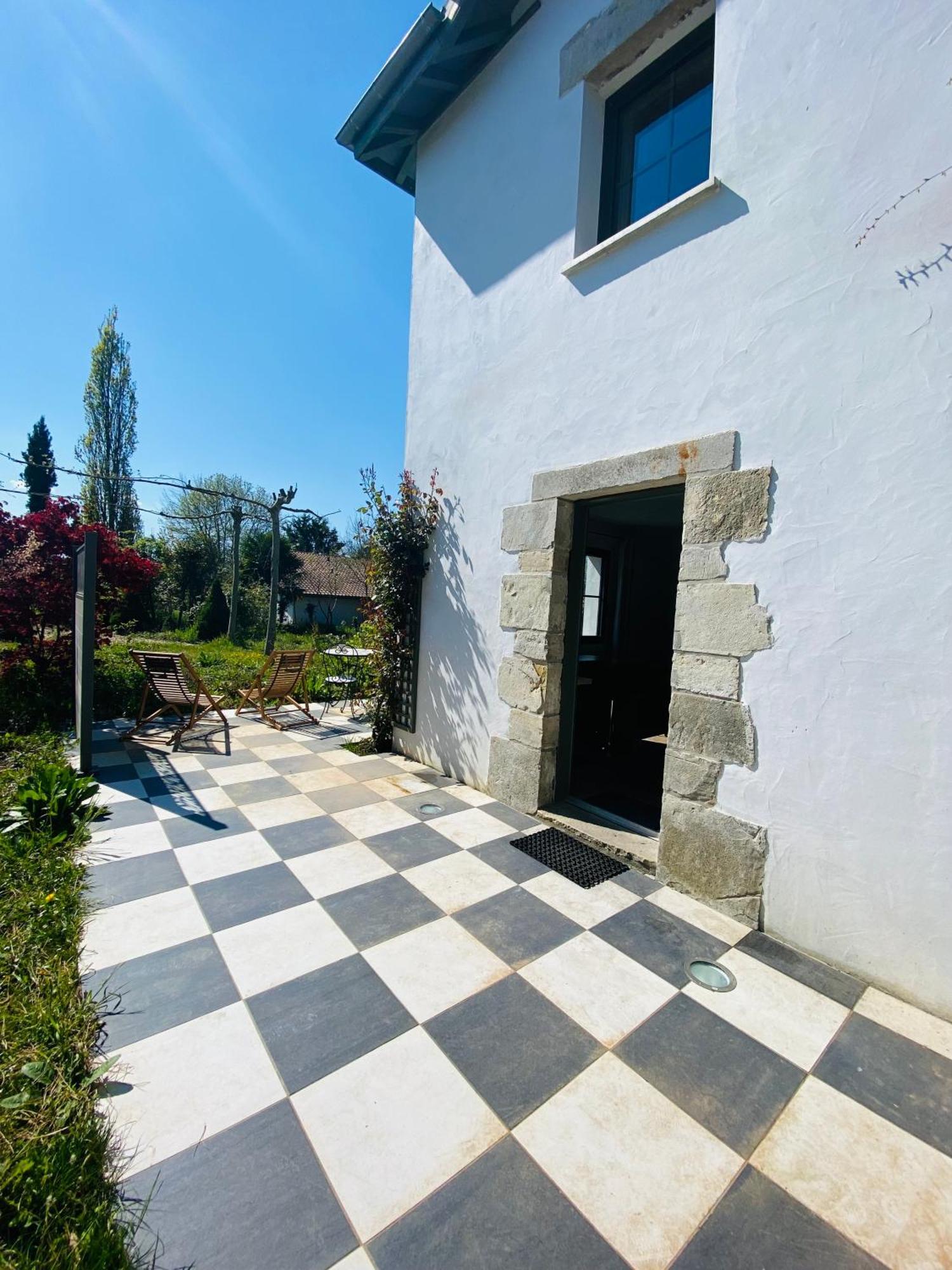 La Bastide De Guiche Entre Ocean Et Montagnes Apartment Exterior photo